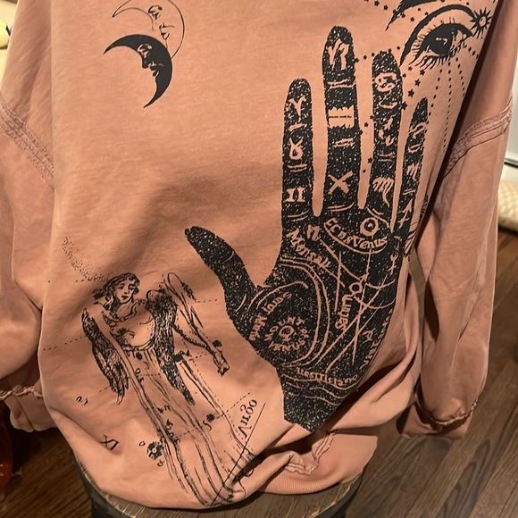 Urban Outfitters Hoodie 💄💋 - Picture 4 of 11